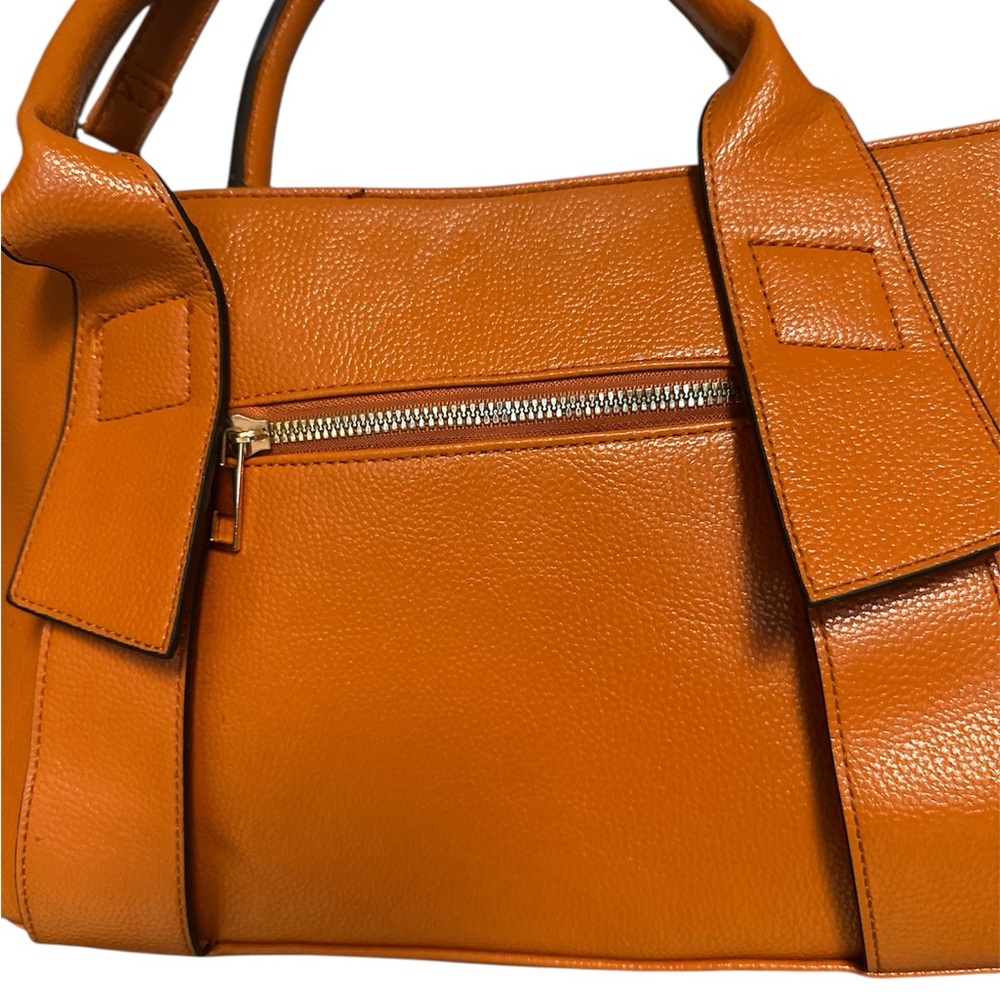 Tan zip top Shoulder Bag with Adjustable Strap and Structured Design - Picture 2 of 7